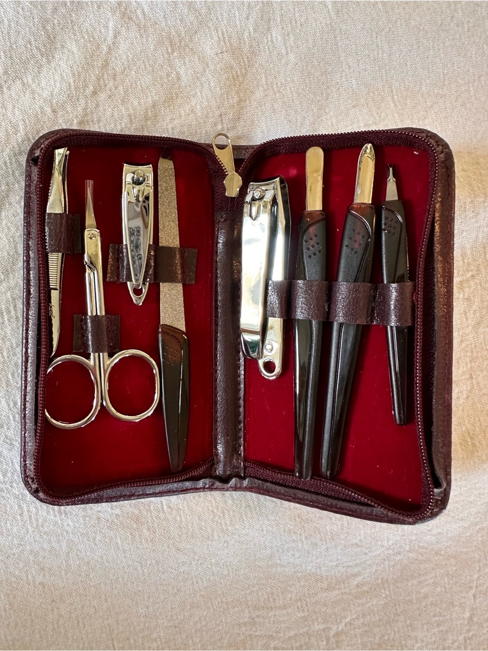 ⭐️ Vintage Grooming Travel Manicure Set Faux Leather Case Looks Unused